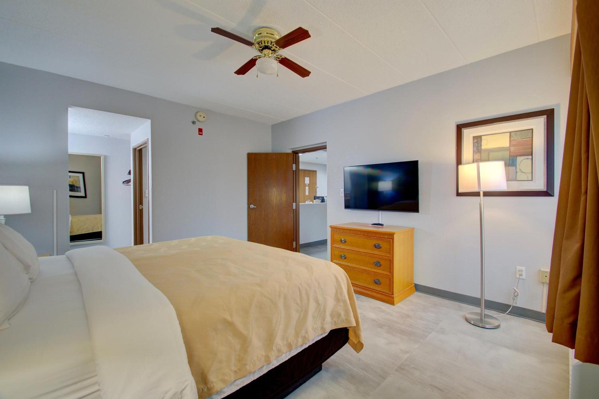 Quality Inn & Suites Cvg Airport Erlanger Ngoại thất bức ảnh